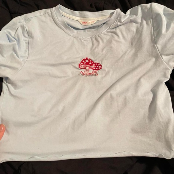 Romwe Mushroom Cropped Tee - Picture 2 of 4